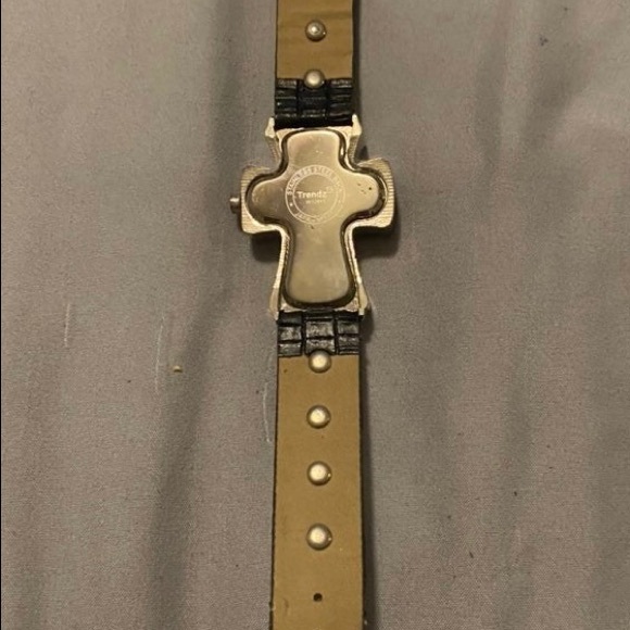 Cross Watch with Leather Band - Picture 2 of 3